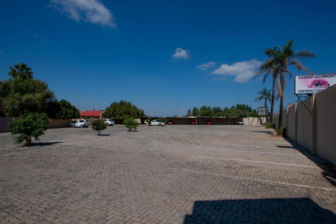 بولوكوان Tambati Overnight And Conference Center المظهر الخارجي الصورة